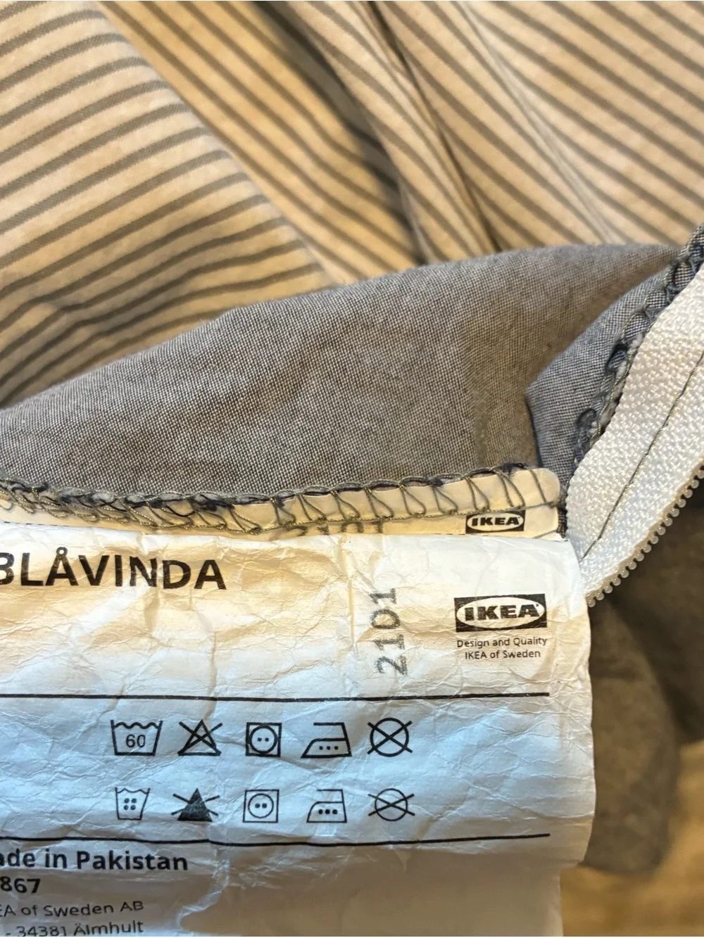 IKEA Blavinda Duvet cover set Full/Queen Gray white pinstriped Reversible EUC